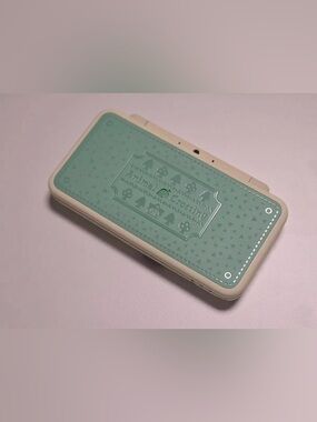 Nintendo 2DS XL Animal Crossinge Mint Green Handheld Console Cover